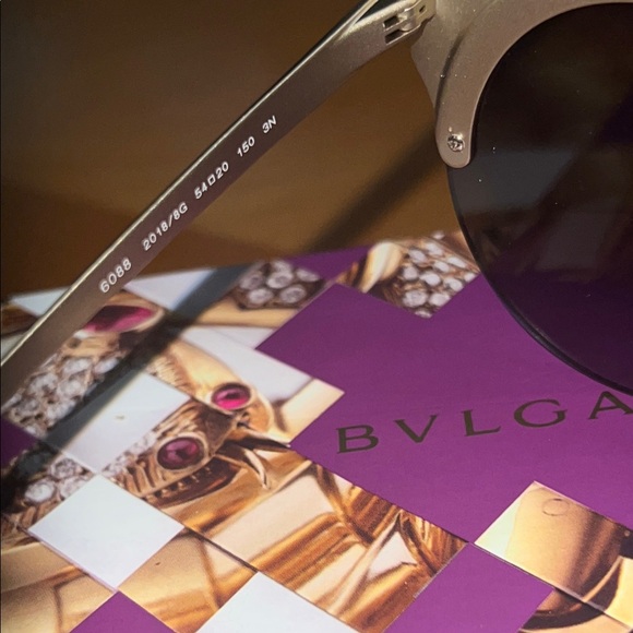 BVLGARI Prestine Luxurious Black and Gold Sunglasses everything included NWOT - Picture 5 of 10